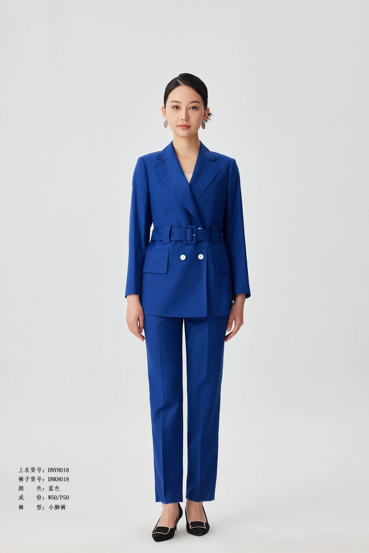 女士西服職業(yè)裝藍色搭配小腳褲